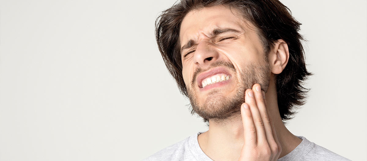 Hand in pain holding his jaw